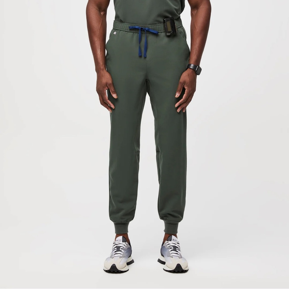 Figs Tansen Jogger Scrub Pants in Moss | M, short